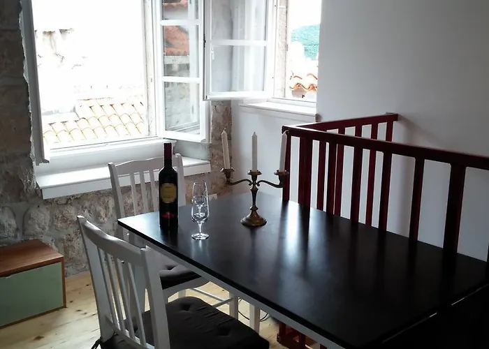 Kingslanding Old Town Hostel